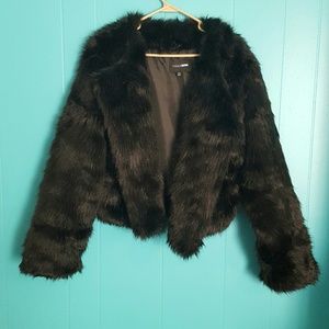 Faux-fur black coat plus